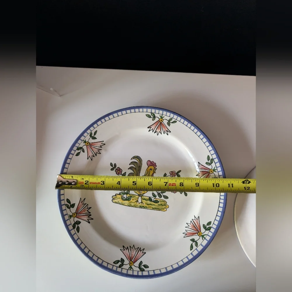 Hand-painted Villa Ceramica Dinner and Salad Plate in a Rooster Pattern